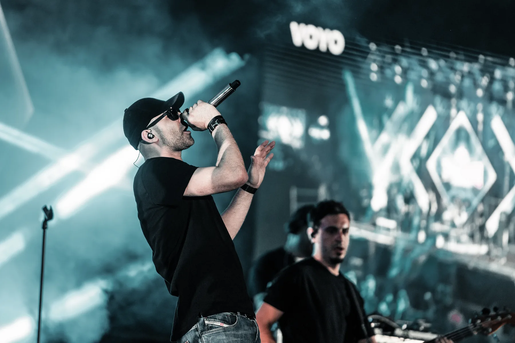 Vocalist pe scena